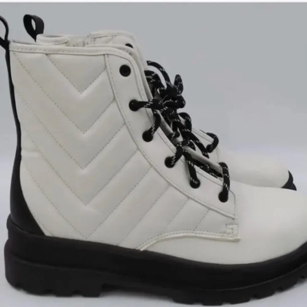 Wonder Nation Girls Ivory Quilted Combat Boots Size 1 NEW